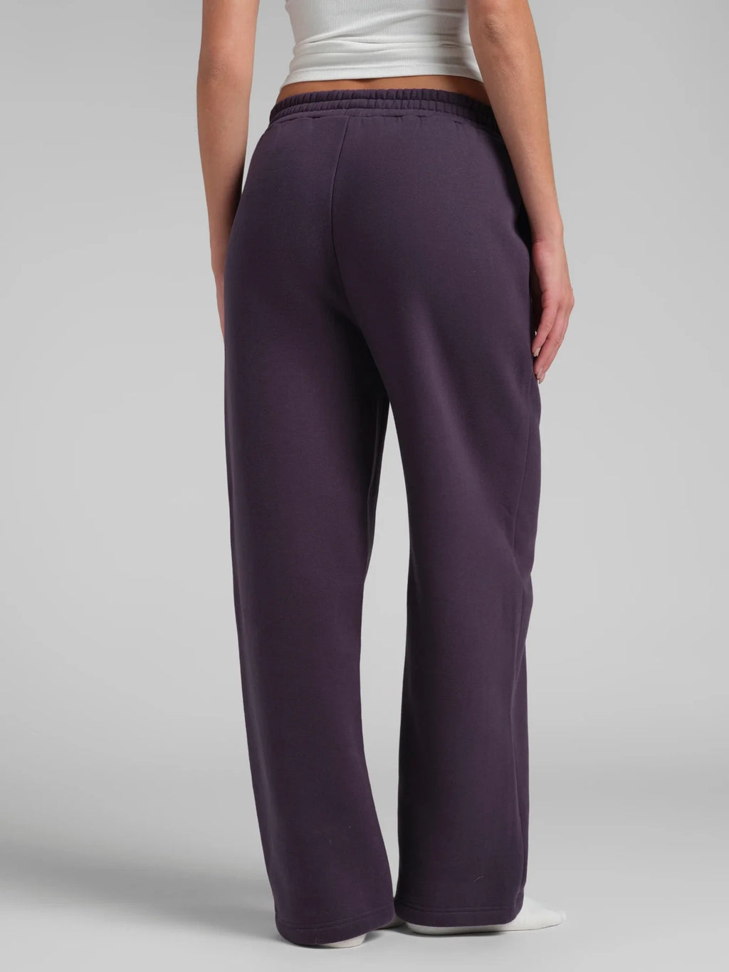 Short Inseam Straight-Leg Sweatpants - Blackberry