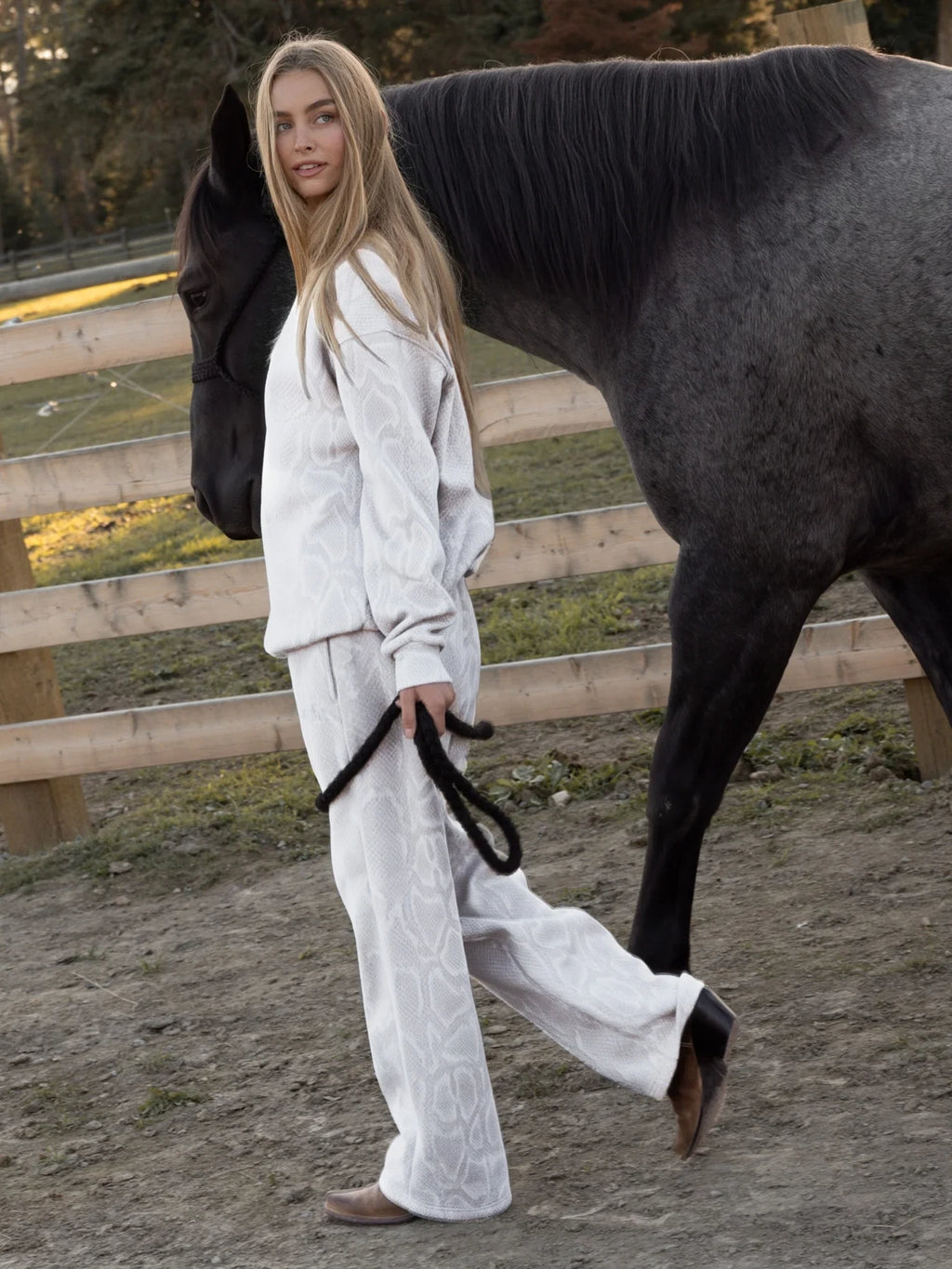 Straight-Leg Sweatpants - Snow Snake
